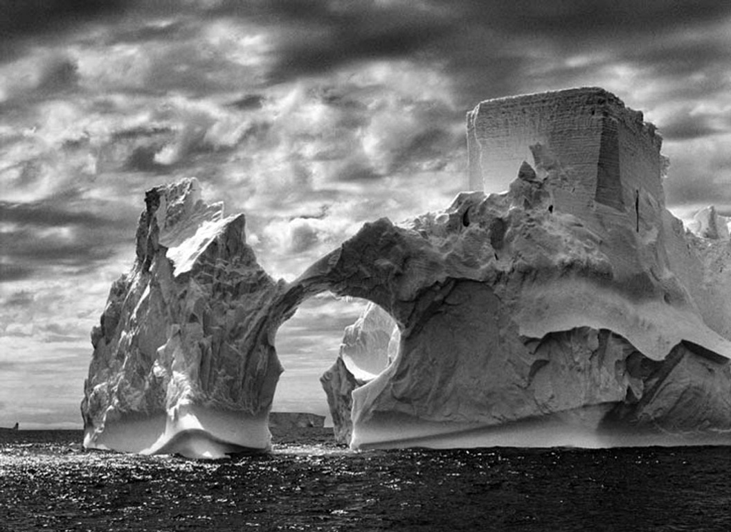 [Sebastiao Salgado-Iceberg[6].jpg]