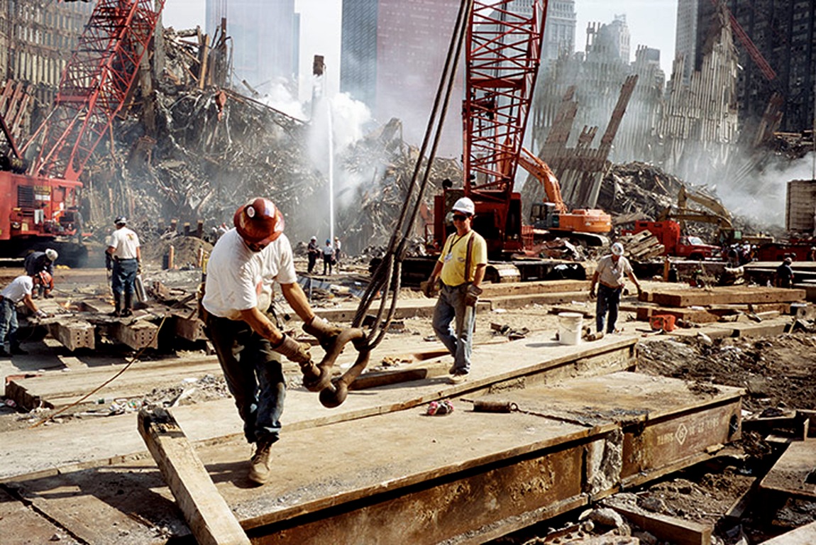 [joel meyerowitz - Ironworkers at Ground Zero  2001[9].jpg]