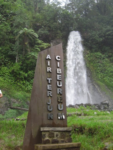 cibeureum waterfall cibeureum waterfall
