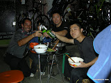 La tienda de bicis donde, en vez de arreglar a la burra, decidi cambiarla por una nueva, de touring. Cena con los lugarenyos.