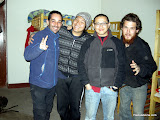 Foto despedida de Kashgar. Ese dia eramos 4 huespedes, una multitud, teniendo en cuenta que un dia estuve solo yo, solo, sin siquiera la persona al cargo del albergue, que me pidio permiso para largarse a su casa a pasar la noche.