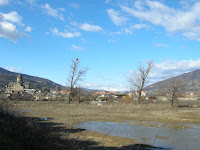 Mtskheta, y se han de pronunciar todas las letras!!! el georgiano tiene eso. Es el primer centro de la cristiandad en el pais, que se establecio por alla el 300 DC. Un lugar pequenyo y acogedor, en invierno, pues en verano no me lo quiero imaginar. Una vez mas, solito en el lugar.