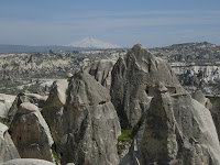 Al fondo, el Erciyes Dagi, de 3916 metros de altitud.