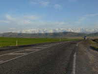 La cordillera previa al mediterraneo. Son tres miles, todavia reventados de nieve