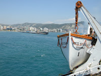 Salida desde el puerto de Vlore hacia Brindisi, Italia. El Red Star 1 esta abanderado en Panama. Espero que no se hunda...