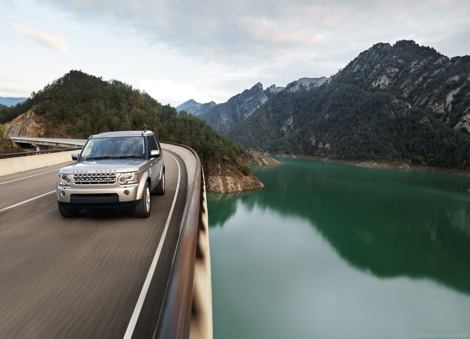 [Land_Rover-Discovery_4_2010_1600x1200_wallpaper_06[5].jpg]