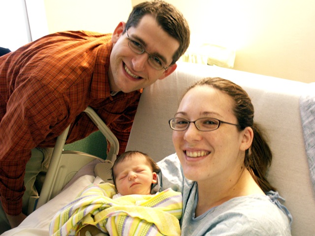 [Elaine Day 2 with Mommy & Daddy_0101[4].jpg]