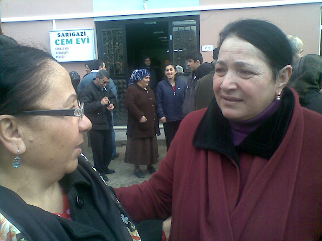Hamdi Yamn'�n 40 Yeme�i Sar�gazi Cemevi'nde Verildi!..  �zlemek i�in l�tfen filime t�klay�n�z... 