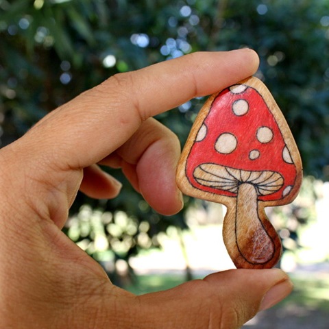 [mushroom brooch[4].jpg]
