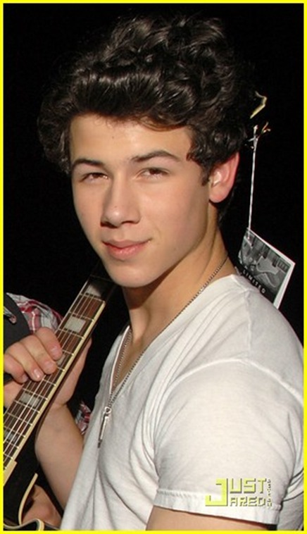 jonas-brothers-grammy-signing-01