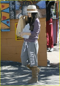 vanessa-hudgens-hide-hat-00
