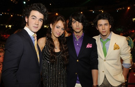 [miley-cyrus-jonas-brothers-song[5].jpg]