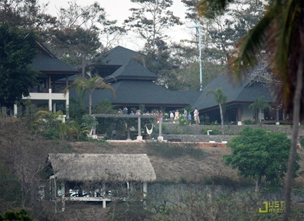 gisele-bundchen-tom-brady-gunshot-wedding-04