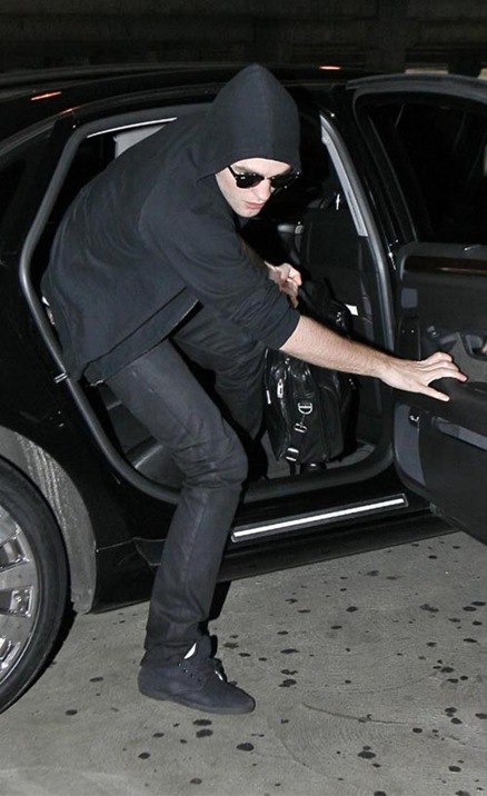 [robert-pattinson-couver-4109-1[4].jpg]