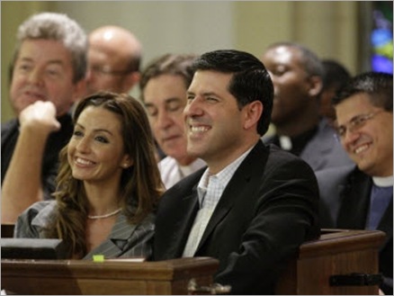 padre_alberto_y_su_novia