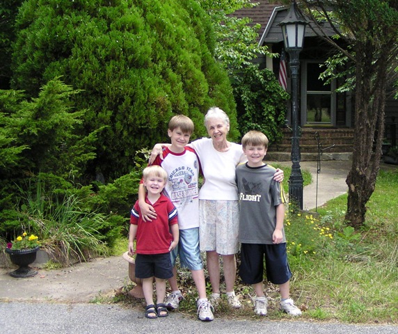 [Mom Mom and the boys[8].jpg]