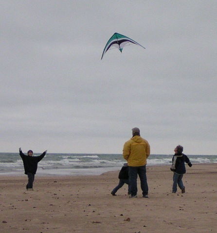 [Flying a Kite[5].jpg]