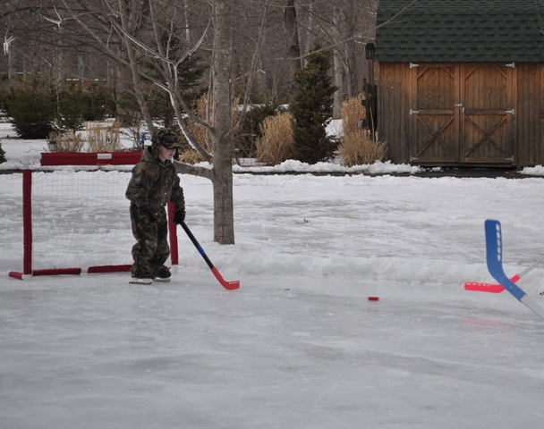 [Backyardhockey3.jpg]