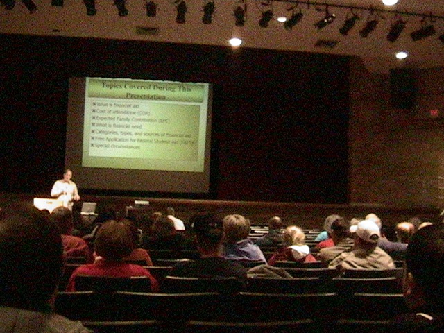 [FinancialAidNight16105.jpg]