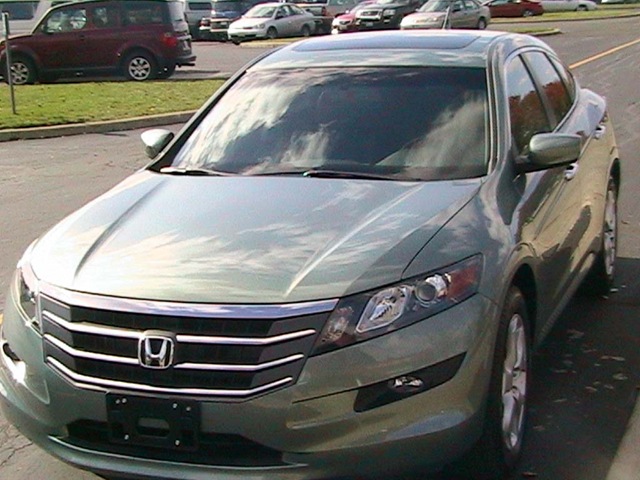 [2010 Honda Accord Crosstour from the front on 11-3-09[5].jpg]