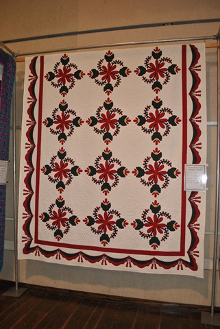 [Quilts in the Gardens 2011 051[3].jpg]