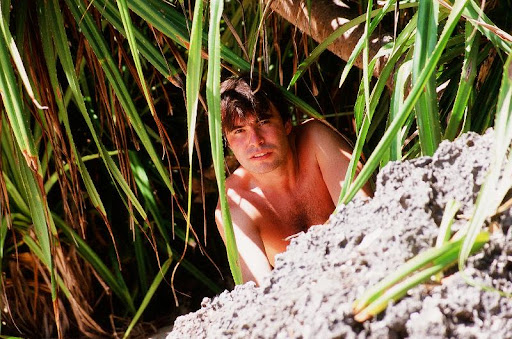 http://lh5.ggpht.com/_NjCBz1hBa1w/Smlk-h29NiI/AAAAAAAAASM/OH7pxT9QTmM/bali_tarzan.JPG