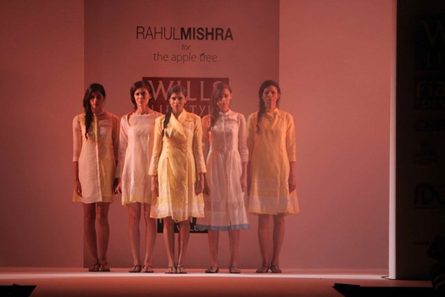 [WIFW SS2010 collection by Rahul Mishra's Show1[6].jpg]