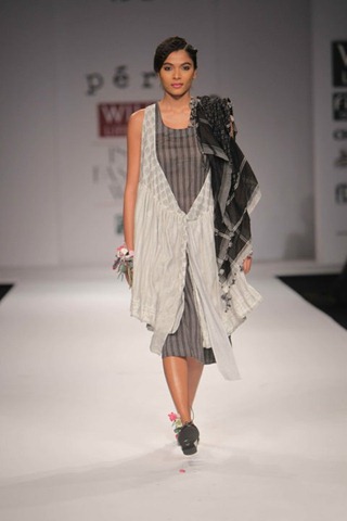 [WIFW SS 2011Péro Collection by Aneeth Arora17[6].jpg]