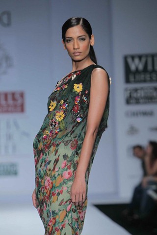 [WIFW SS 2011 collection by Vineet Bahl (9)[5].jpg]