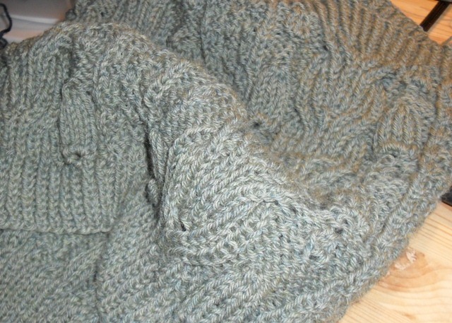 [#12 Cabled Cowl[5].jpg]