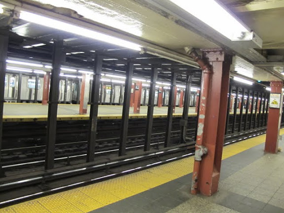 地下鉄ホーム