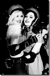 ellen-page-drew-barrymore-kiss-11 ellen-page-drew-barrymore-kiss-11