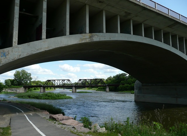 [lorne st bridge[2].jpg]