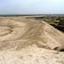P1010256.JPG, Einem Riesenkrater gleicht die Festung Erk Kala aus dem 6. vorchristlichen Jhdt., Turkmenistan