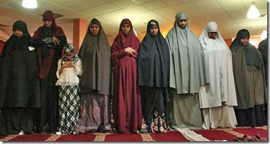 20090226_womenpray_33