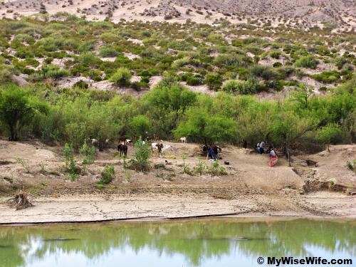 Men at work across Rio Grande Men at work across Rio Grande