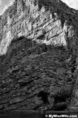 The switchbacks on the cliff (white railings under the shade) The switchbacks on the cliff (white railings under the shade)