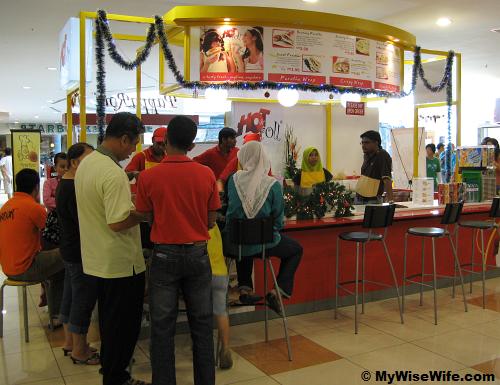 Hot and Roll in Dataran Pahlawan Melaka Megamall