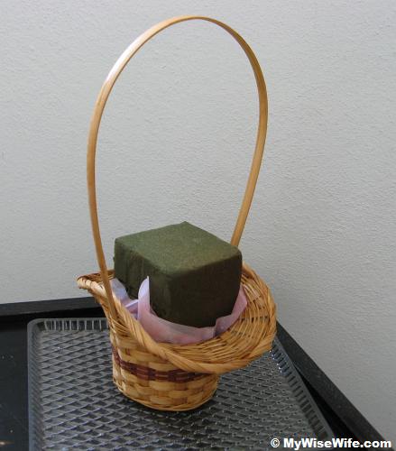 Rattan basket with oasis