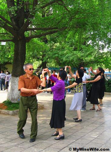 Kunmingites passion - Dancing!