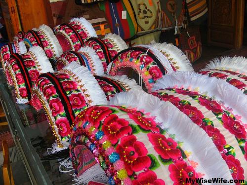 Lovely headgear, can you see the four elements - wind, snow, flower and moon? Lovely headgear, can you see the four elements - wind, snow, flower and moon?