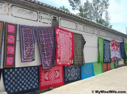 Scafts/Yunnan batik and local costumes for sale Scafts/Yunnan batik and local costumes for sale