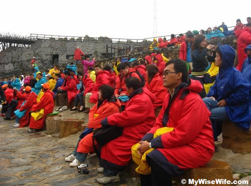 Inside the open-air theater, it was drizzling when we arrived, so everyone was clad in rain coat Inside the open-air theater, it was drizzling when we arrived, so everyone was clad in rain coat