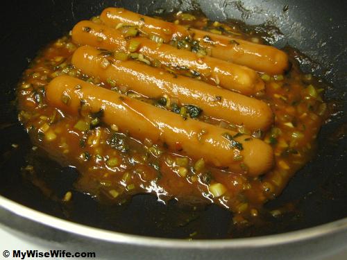 Warm up the sausages in BBQ sauce Warm up the sausages in BBQ sauce
