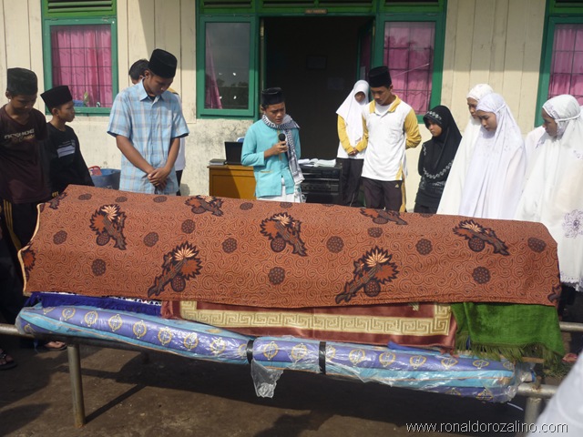 [Praktek Fardhu Kifayah Penyelenggaraan Jenazah di SMAN Pintar Kuansing9[4].jpg]
