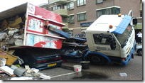 Gestolen vrachtwagen omgekiept in Maastricht