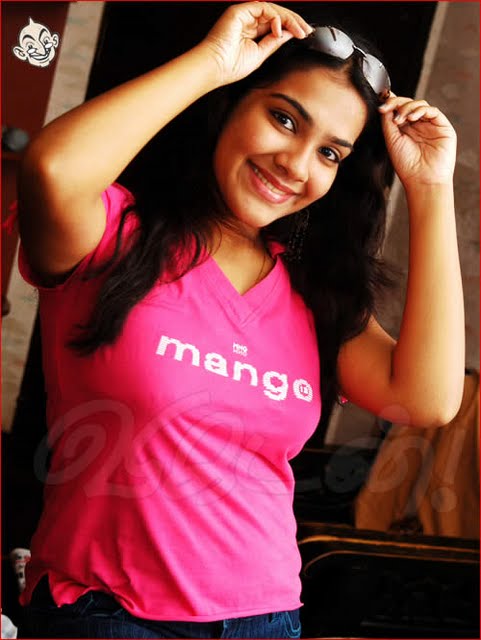 South Indian HQ glamour wallpapers@MirchiWoods.com
