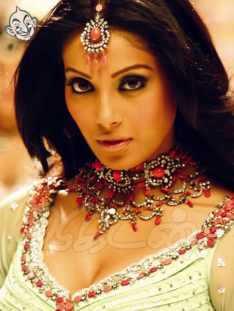 South Indian HQ glamour wallpapers@MirchiWoods.com