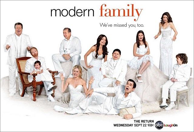 [modern-family-season-2-poster[10].jpg]