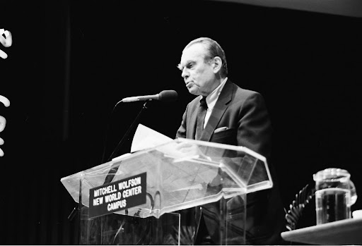 czeslaw milosz loyalty to the ideal